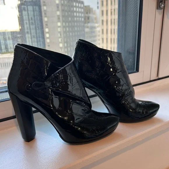 Louis Vuitton Ancle Boots - Picture 9 of 9